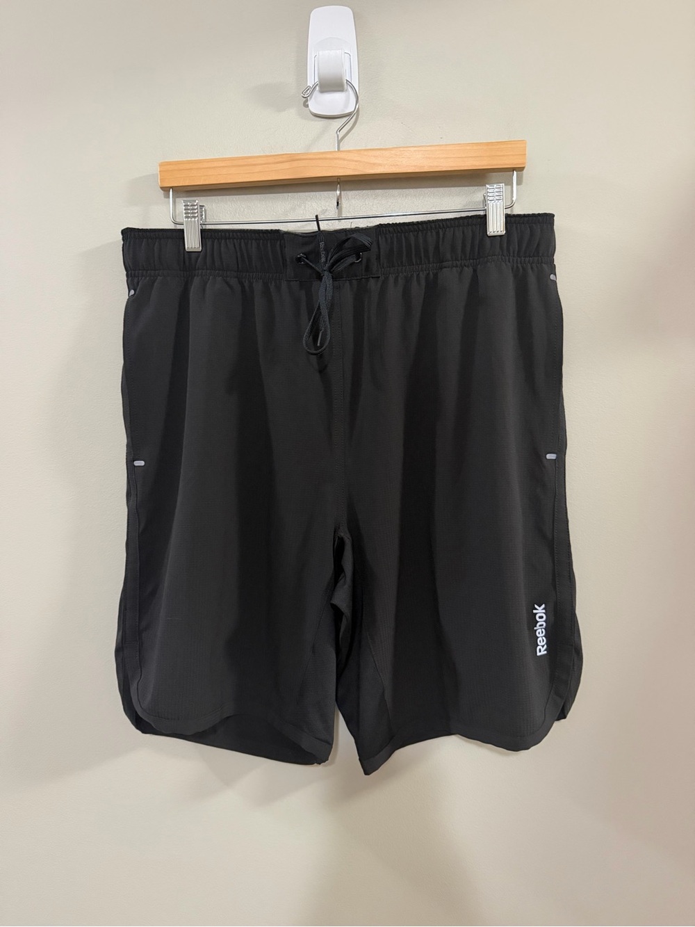Reebok Men's Black Athletic Training Shorts. Size L